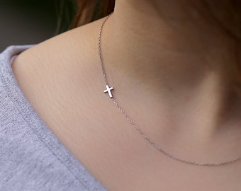 Kleines Kreuz Halskette, Erstkommunion Geschenk, Sideway Gold Kreuz Halskette, kleines Kreuz Halskette, minimalistische kleine Halskette