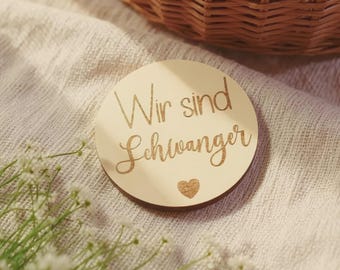 We're pregnant – Personalized round wooden sign – for pregnancy announcement | Baby news gift | Baby decoration