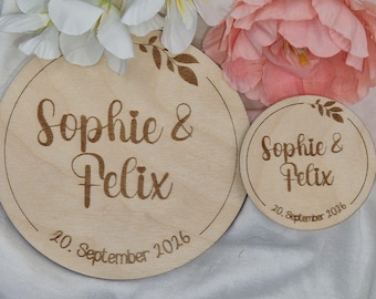 Engraved wooden sign personalized – name plate wedding guest gift place card save the date decoration round natural wood engraving celebration