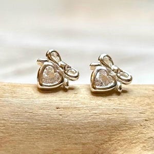 Sterling Silber Schleife Ohrstecker mit Cubic Zirconia Herz