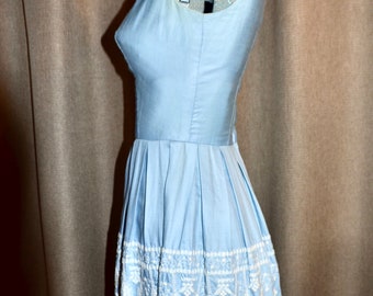 1950s 1960s Blue Embroidered Cotton Dress W24 Waist 24