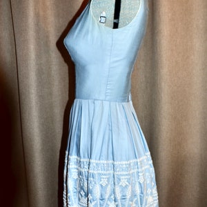 1950s 1960s Blue Embroidered Cotton Dress W24 Waist 24