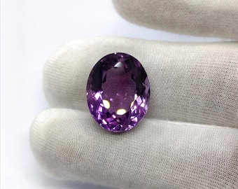 Facettierter Amethyst Quarz Edelstein: Handgefertigter ovaler Stein, 18.50 Karat