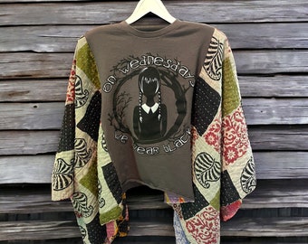 Poncho con camiseta reciclada con mariposas boho de Black Wednesday