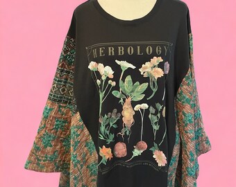 Poncho estilo camiseta reciclado con mariposas boho de Magical Herbs