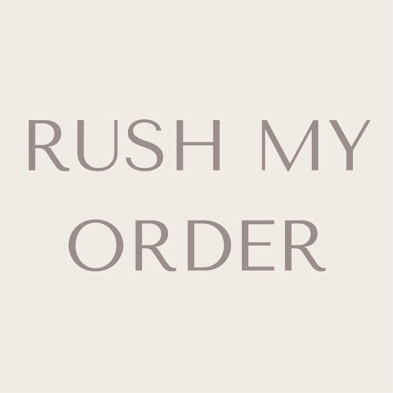 Peut inclure: L'expression "RUSH MY ORDER" est affich&eacute;e en gris clair sur un fond beige clair. Le texte est centr&eacute; et utilise une police sans-serif simple, sugg&eacute;rant une demande urgente.
