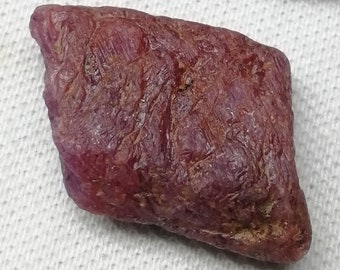 Rubí crudo/Materia prima de rubí/Extensiones crudas de rubí/Rubí crudo sin tratar/Piedra preciosa cruda de rubí/Cristal de rubí crudo natural/Rubí rojo crudo/Piedra preciosa de rubí