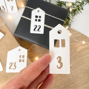 Adventskalender Anhänger Häuser 24 Zahlen Anhänger aus weißem Karton Weihnachtskalender DIY Weihnachtsanhänger image 7