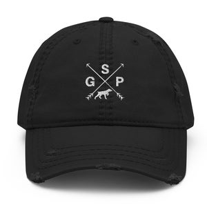 Puede incluir: Gorra de béisbol negra desgastada con un diseño bordado en blanco que presenta una silueta de perro, flechas y las letras "SGP".