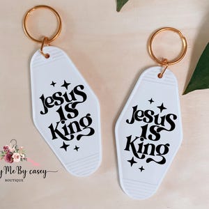 Jesus is King Keychain, Retro Motel Keychains, Christian Girl, Bible Verse Keychain, Cute Keychains, Girly Motel Keychains