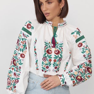 White woman Vyshyvanka blouse, embroidered Ukrainian blouse, Traditioanl Ukraine women shirt, Vyshyvanka