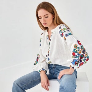 White Ukrainian Vyshyvanka blouse, Embroidered blouse with flowers, Vyshyvanka, embroidered Vishivanka blouse, Ukrainian clothing