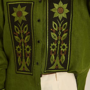 Green Linen Shirt for Women, Sunflower Embroidered Blouse, Button Front Folk Boho Top imagen 3