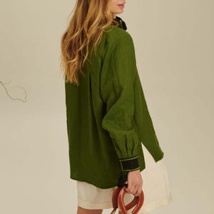 Green Linen Shirt for Women, Sunflower Embroidered Blouse, Button Front Folk Boho Top imagen 6