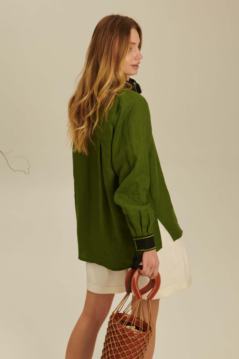 Green Linen Shirt for Women, Sunflower Embroidered Blouse, Button Front Folk Boho Top imagen 6