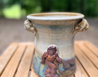 Big Foot  Vase/Utensil holder