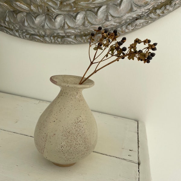 Elegant vase in beige and red glaze and wide sprout.