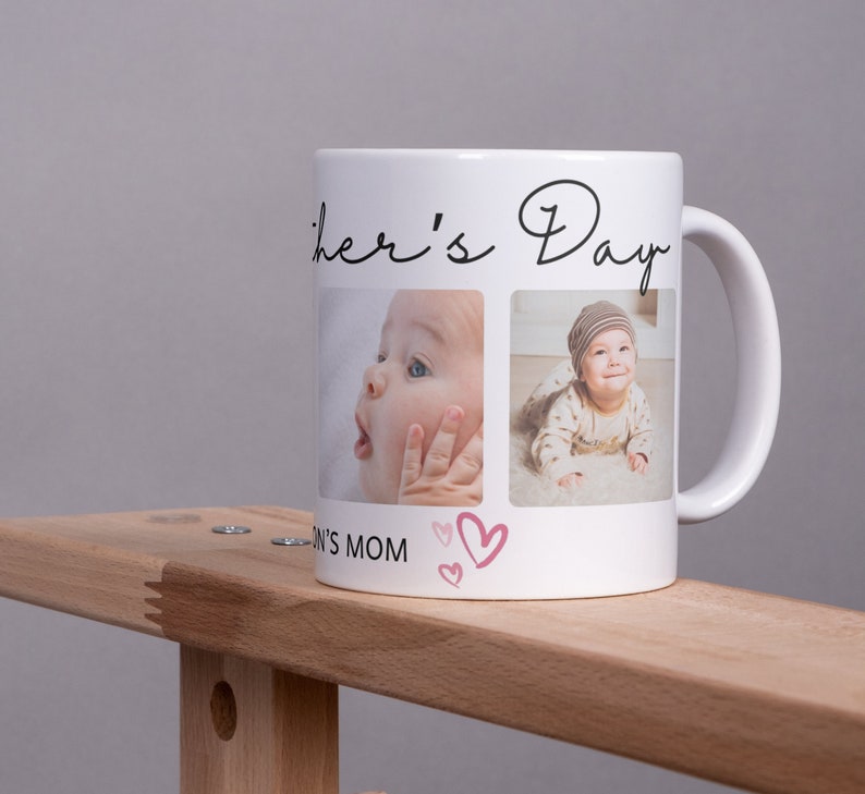 Pu&ograve; includere: Tazza in ceramica bianca con una scritta nera "Festa della Mamma" e due foto di bambini. Il testo "Mamma del mio figlio" &egrave; stampato sotto le foto. Cuori rosa sono stampati sulla tazza.
