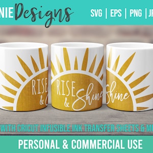 Puede incluir: Tres tazas blancas con un diseño de sol dorado y el texto "Rise & Shine" en ellas. Las tazas están sobre una superficie de madera.