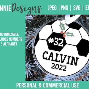 Ballon de football Noël ornement SVG coupe fichier souvenir pour joueur fan personnel avec numéro et année personnalisable plat acrylique blanc en bois
