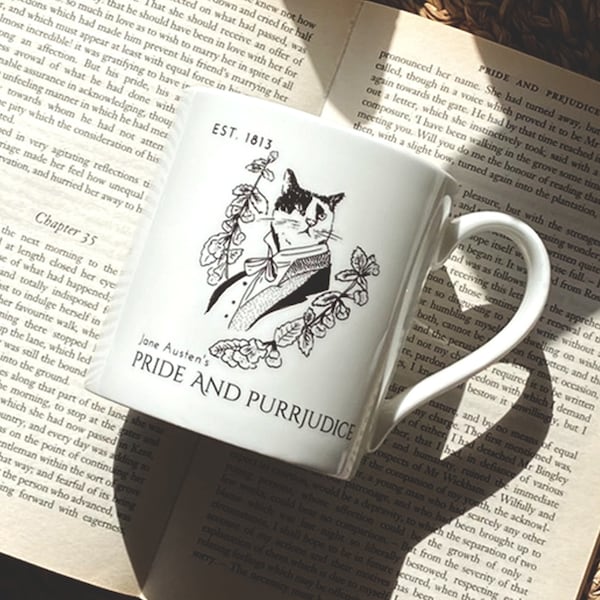 Mug Mr Darcy Pride and Purrjudice en porcelaine tendre de Jane Austen pour les amoureux des livres et des chats