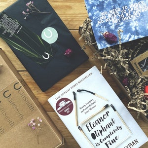 Regalo para amantes de los libros / Flores silvestres secas / Postal literaria (elija un diseño) / Eleanor Oliphant está completamente bien - Gail Honeyman