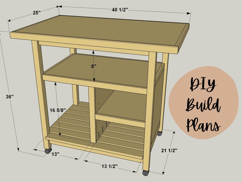Puede incluir: Un carro de cocina de madera con tres estantes y ruedas. El carro mide 103 cm de ancho, 64 cm de profundidad y 91 cm de alto. Los estantes miden 20 cm de profundidad y 42 cm de ancho. El carro tiene un espacio libre de 33 cm del suelo al estante inferior.