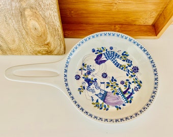 Figgjo Flint, Lotte Turi Gramstad, Padella piatto con manico. Prodotto in Norvegia. Serigrafia dipinta a mano. Scandinavo, Autentico Vintage