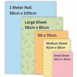 Puede incluir: Un conjunto de cinco hojas y rollos de papel rectangulares de varios tama&ntilde;os y colores. El rollo azul claro mide 58cm x 100cm, la hoja verde con patr&oacute;n de hojas 58cm x 85cm, la hoja naranja 50cm x 70cm, la hoja amarilla con estrellas 42cm x 58cm y la peque&ntilde;a hoja rosa 30cm x 40cm.