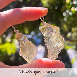 Colgante de plata de ley con cristal del desierto libio: elige el tuyo - Joyería de cristal cósmico excepcional