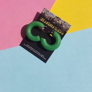 Aretes de aro gruesos de arcilla polimérica translúcida verde