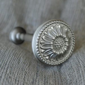 Antique silver floral holdbacks,antique silver holdbacks,vintage curtain holdbacks,tie backs,curtain Holdbacks,antique silver holdback 120mm