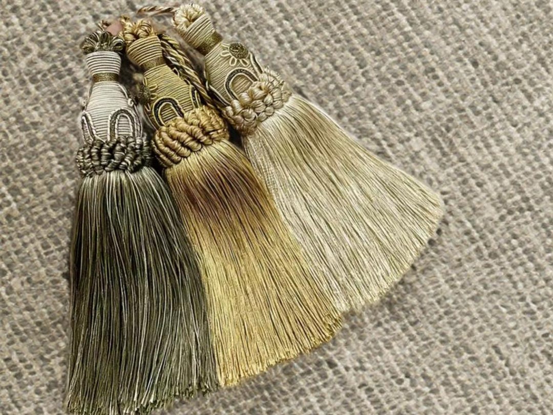 thumbnail image 2 of DecoPro Ivory & Gold Decorative Key Tassel Tieback – 5.5 Inch Winter Sun Design 2 of 6