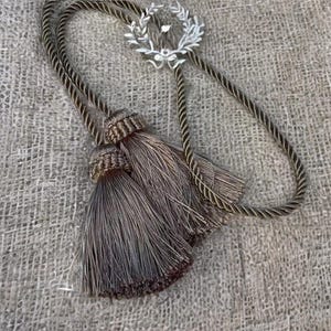 Curtain tie backs, curtain tassels, tassels tie backs, vintage style curtain tie tassels, antique style tassels, curtain ropes