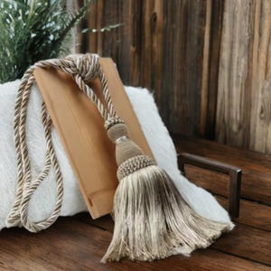 Curtain tie backs,ivory curtain tassels,tassels tie backs,beige vintage style curtain tie tassels,antique style tassels,curtain ropes
