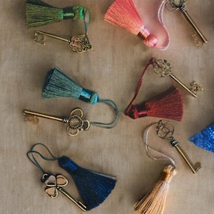 Vintage skeleton key with decorative key tassels, key tassels with keys, vintage style tassels, antique style tassels, furniture tassels