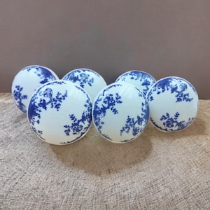 Blue and white floral drawer knob, blue white ceramic knob, cabinet handles, wardrobe handle set of 2,4,6,8,10,12