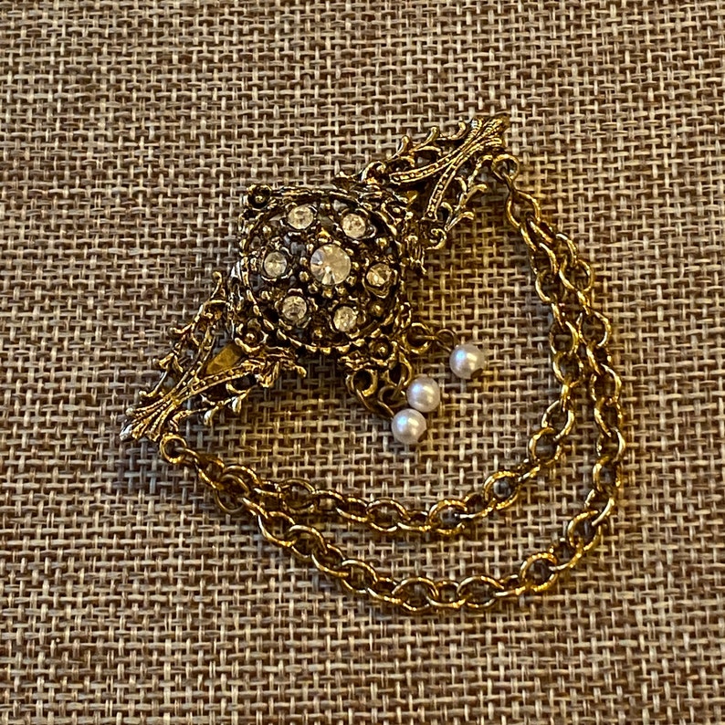 Vintage Retro Victorian Rhinestone /& Faux Pearl Dangle Collar Brooch