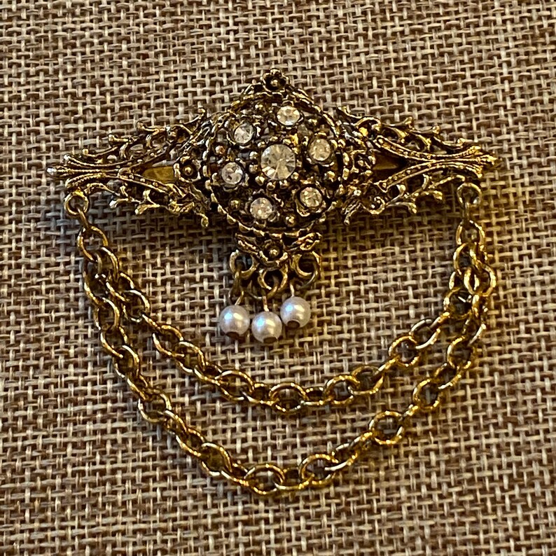 Vintage Retro Victorian Rhinestone /& Faux Pearl Dangle Collar Brooch
