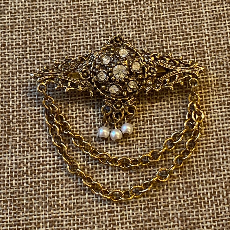 Vintage Retro Victorian Rhinestone /& Faux Pearl Dangle Collar Brooch
