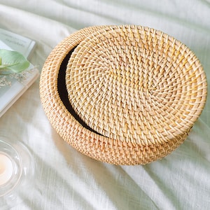 Oval Rattan Basket with Lid, Jewelry Basket,Catchall Basket For Housewarming Gift