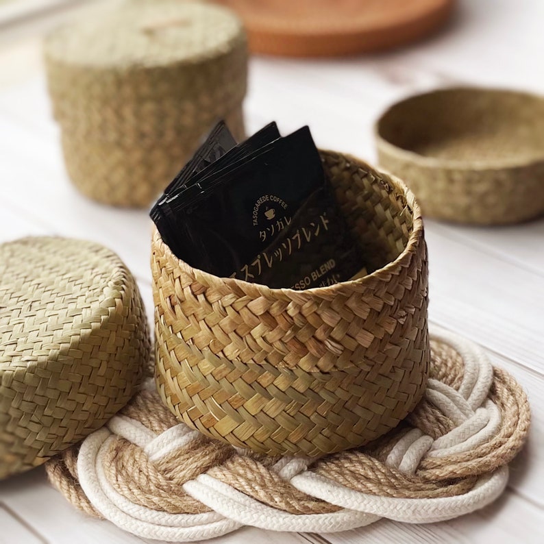 Round Seagrass Woven Small Basket With Hinged Lid Vintage Etsy