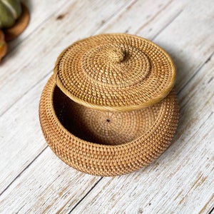 Round Ottoman Basket with Lid, Rattan Basket with Lid for Home Organizer, Housewarming Gifts