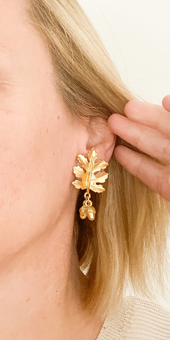 Vintage Leaf with Dangling Acorns Gold Tone Earrin