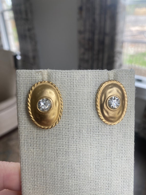 Vintage Hammered Gold Tone Earrings with Large Cry