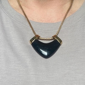 1960er Krone Trifari Black Lucite Modernist Anhänger