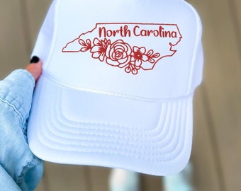 Casquette trucker NC Strong Casquette brodée Caroline du Nord Casquette florale État de la Caroline du Nord Cadeaux pour elle Appalachia Strong