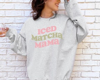 Gildan Matcha Sweatshirt Iced Matcha Mama Sweatshirt Matcha Geschenke Matcha Liebhaber Matcha Shirt Geschenke für Mama Geschenke für Sie Iced Matcha Latte