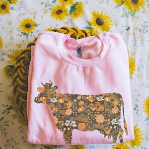 Cow Wildflower Sweatshirt Farm Sweater Heifer Cow Shirt Cow Lover Gifts Floral Cow Tshirts Fall Crewneck Cow Gift Gifts for Her Gildan 18000