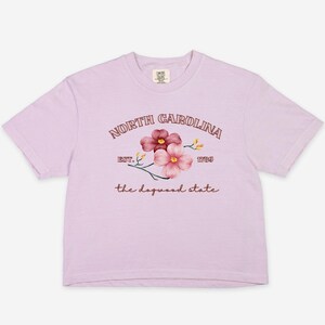 Koszulka Comfort Colors North Carolina Koszulka North Carolina Tshirt Boxy Tee Dogwood Flower Koszulka North Carolina State Flower Prezenty dla niej Orchid